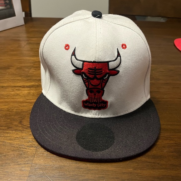 NBA Chicago Bulls Throwback snapback hat - White/Red - Picture 2 of 4